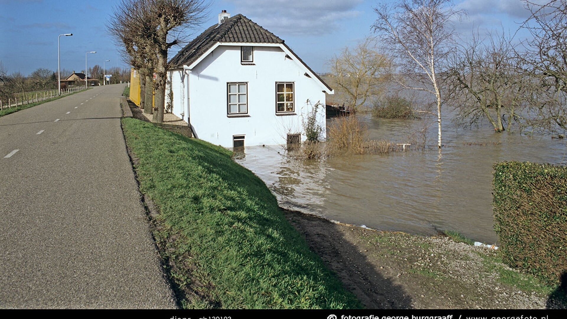 High water on the Lek near Everdingen